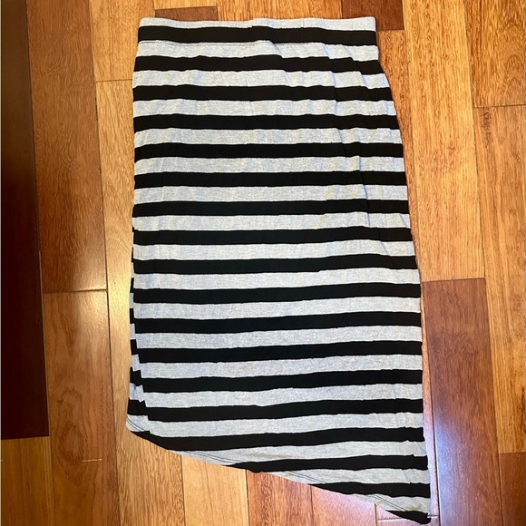 Bobeau | Black and grey stripe skirt with side pleats size M - Picture 4 of 4